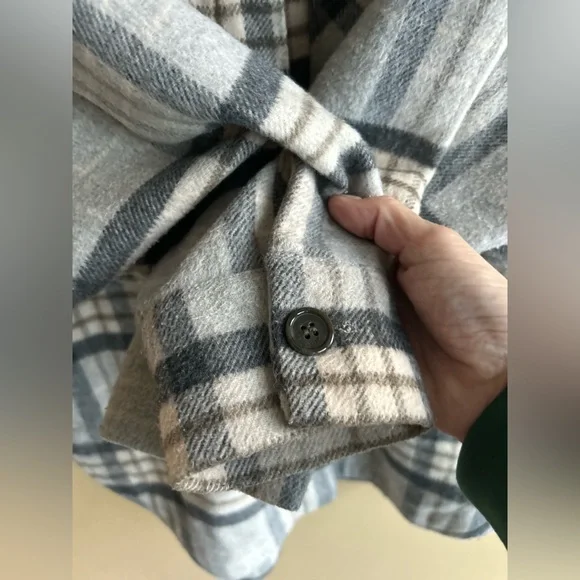 ✌️4/$20✌️ Zara oversized shacket - Picture 4 of 9